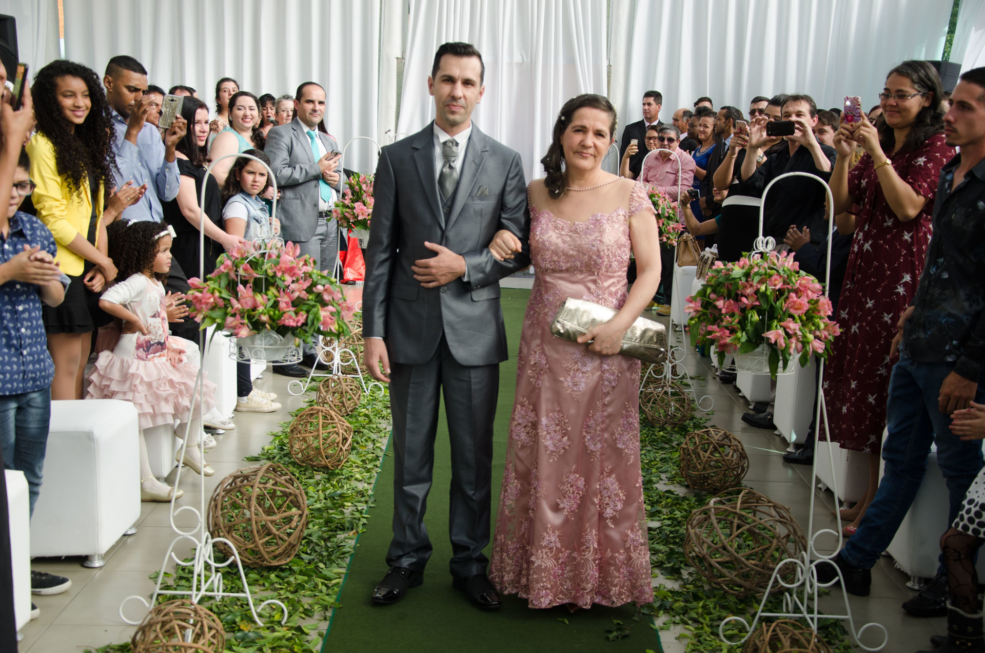 Foto FOTOGRAFOS PARA CASAMENTOS EM GUARULHOS -SP LARISSA E RAFAEL Foto FOTOGRAFOS PARA CASAMENTOS EM GUARULHOS -SP LARISSA E RAFAEL - Imagem 20