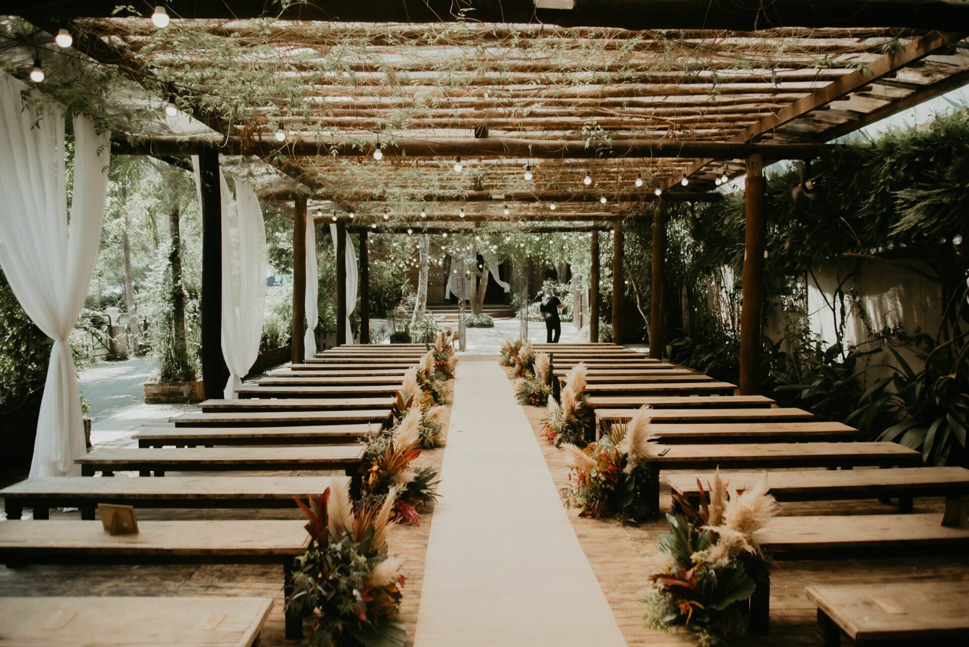 Foto CASAMENTOS CASARÃO LA VILLA - MONIQUE E LÉO - Imagem 0