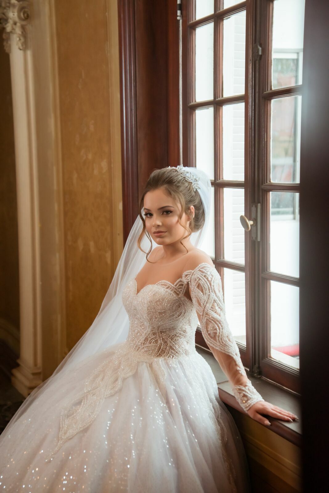 Foto Guia Completo para Escolher o Penteado e a Maquiagem Perfeitos para Noivas - Imagem 23