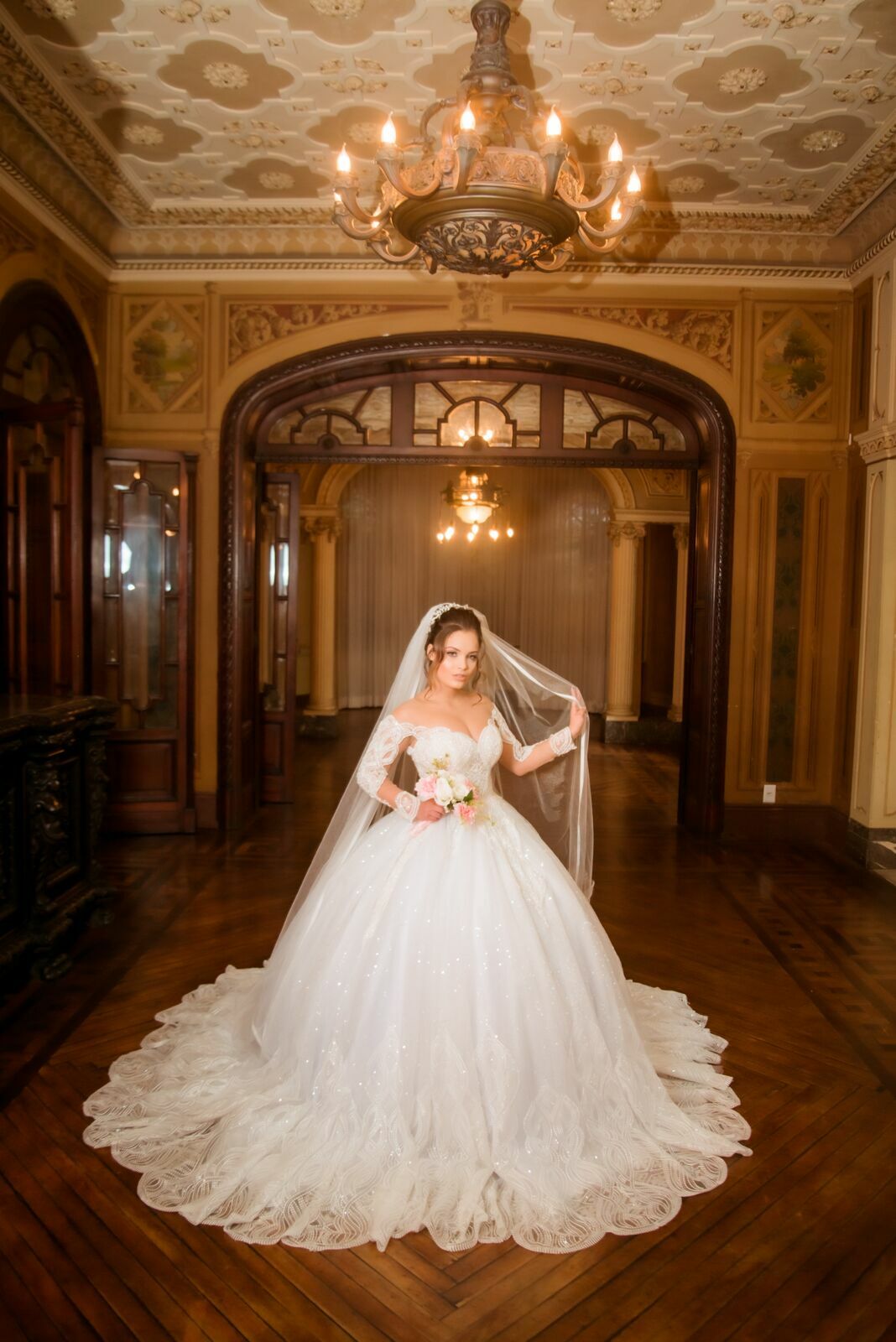 Foto Guia Completo para Escolher o Penteado e a Maquiagem Perfeitos para Noivas - Imagem 5