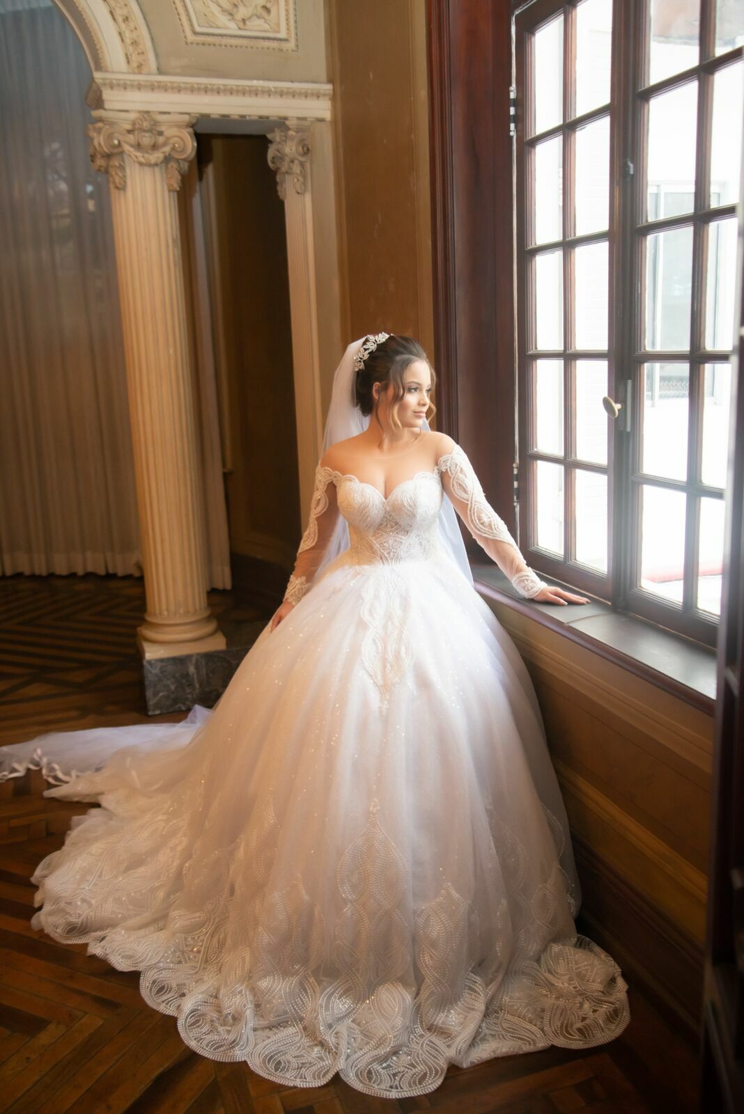 Foto Guia Completo para Escolher o Penteado e a Maquiagem Perfeitos para Noivas - Imagem 15