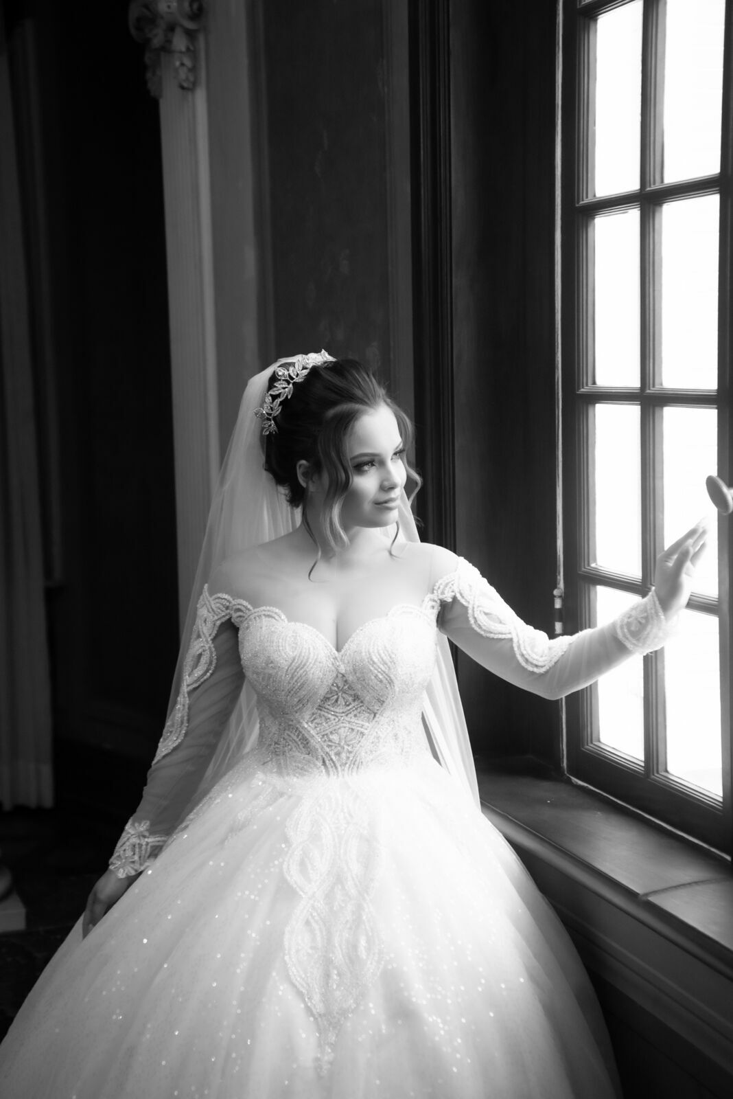 Foto Guia Completo para Escolher o Penteado e a Maquiagem Perfeitos para Noivas - Imagem 16