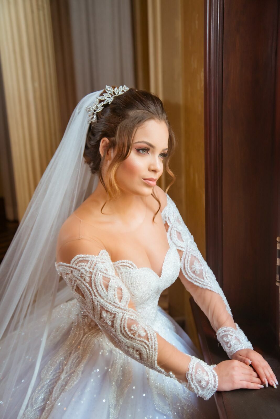 Foto Guia Completo para Escolher o Penteado e a Maquiagem Perfeitos para Noivas - Imagem 28