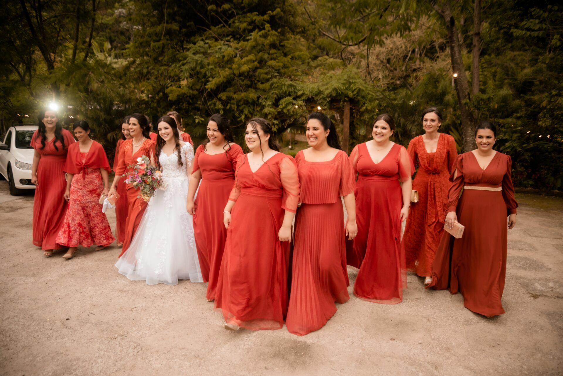 Foto O Papel Especial da Madrinha de Casamento: Amizade e Celebração Inesquecível - Imagem 3