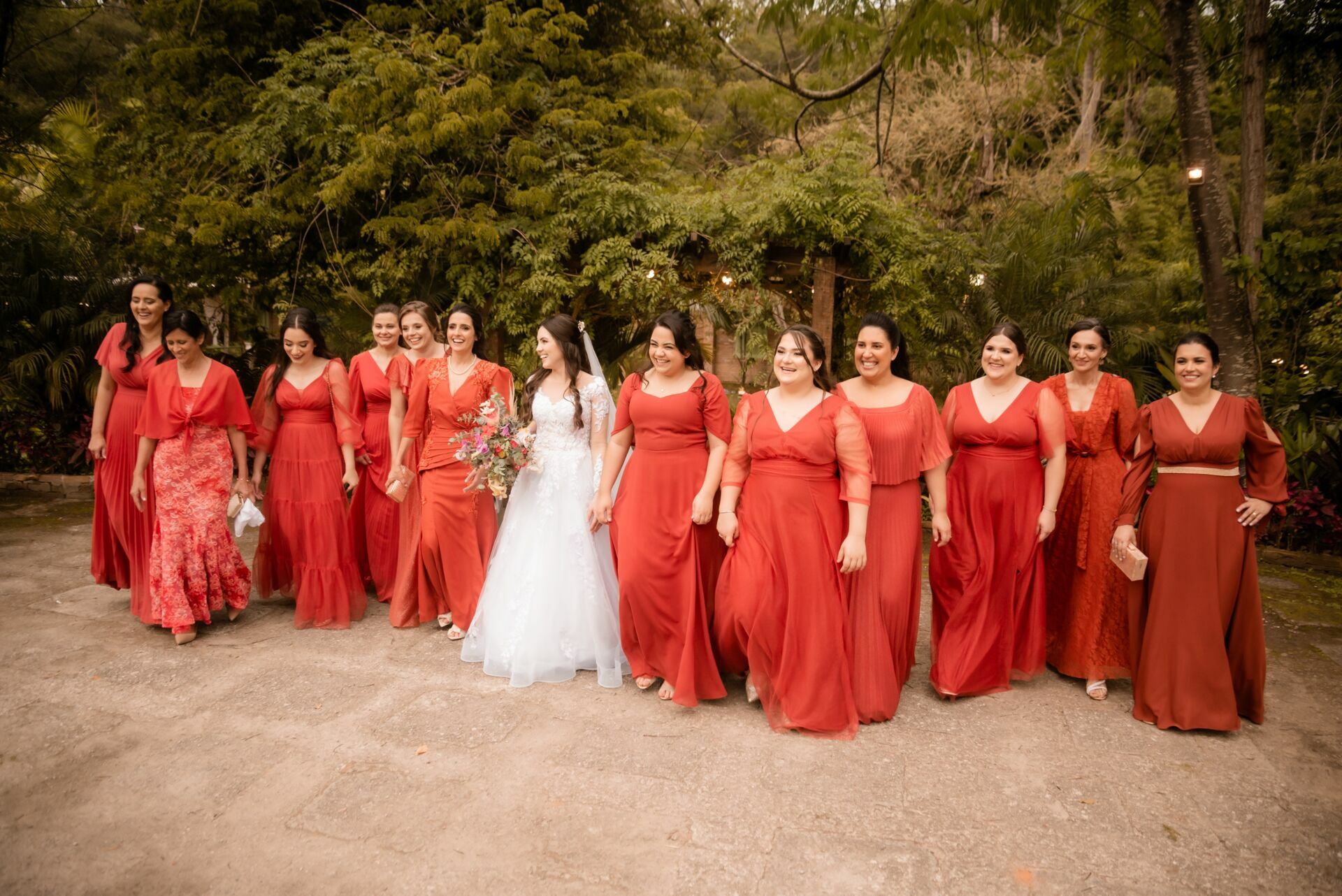 Foto O Papel Especial da Madrinha de Casamento: Amizade e Celebração Inesquecível - Imagem 1