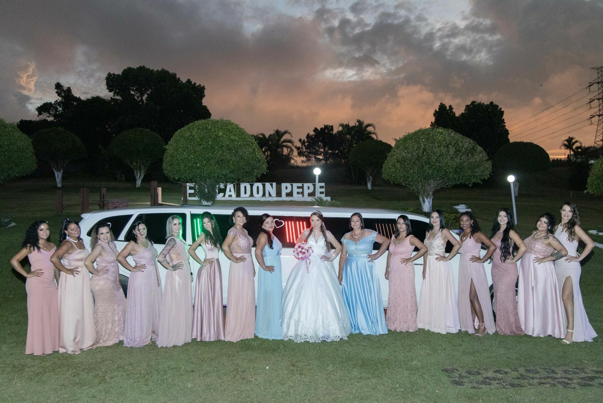 Foto O Papel Especial da Madrinha de Casamento: Amizade e Celebração Inesquecível Foto O Papel Especial da Madrinha de Casamento: Amizade e Celebração Inesquecível - Imagem 5