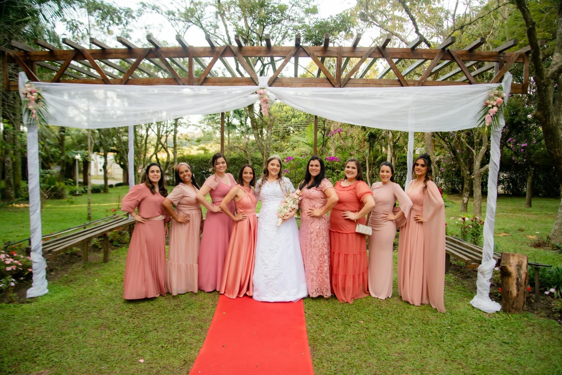 Foto O Papel Especial da Madrinha de Casamento: Amizade e Celebração Inesquecível Foto O Papel Especial da Madrinha de Casamento: Amizade e Celebração Inesquecível - Imagem 8