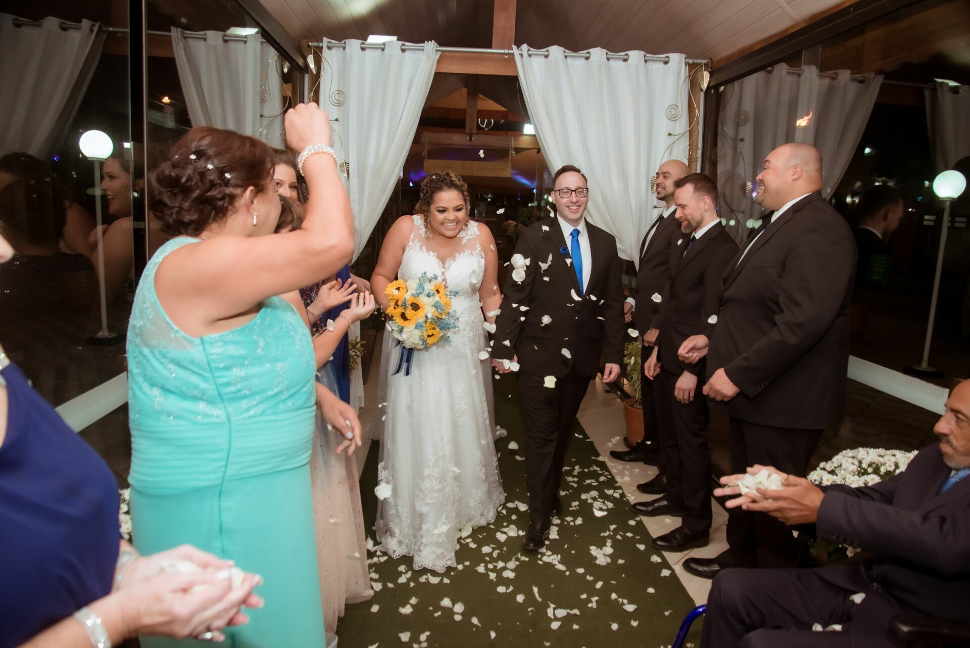 Foto Escrevendo um Discurso de Casamento Lindo e Emocionante: Palavras que Celebram o Amor - Imagem 24