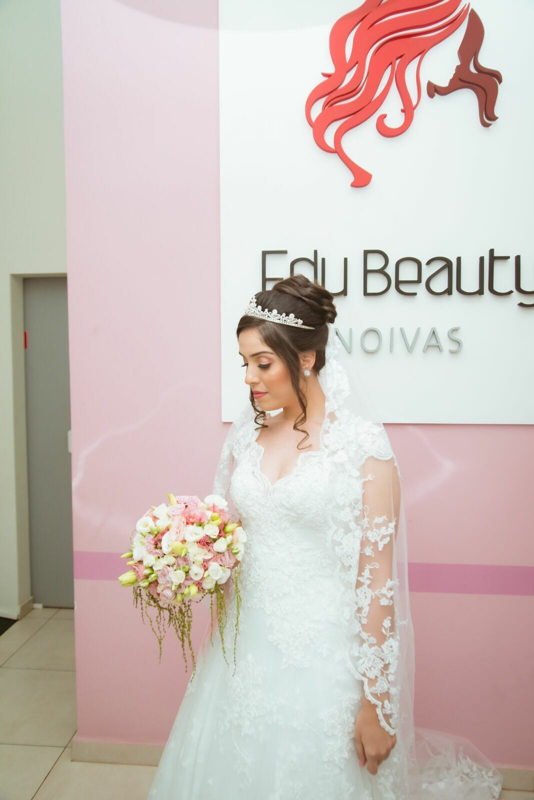 Foto  Elegância em Cada Fio: Penteados Deslumbrantes para o Casamento Civil - Imagem 12