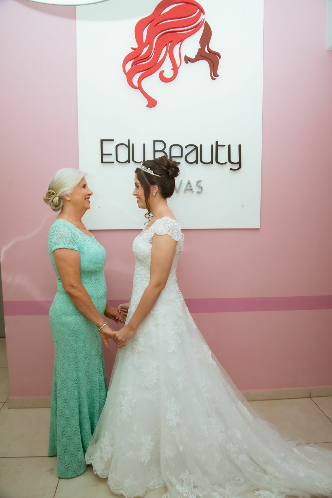 Foto  Elegância em Cada Fio: Penteados Deslumbrantes para o Casamento Civil - Imagem 11